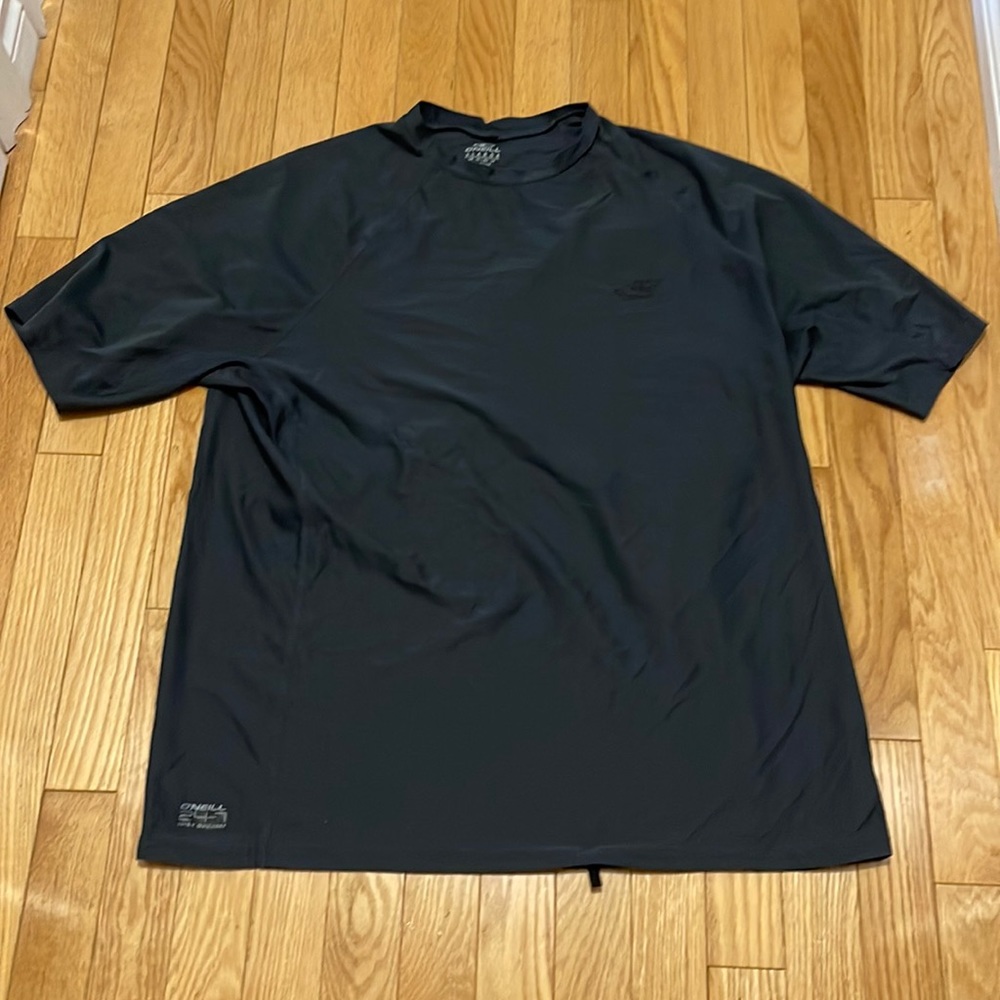 O Neill men’s rash guard size XL